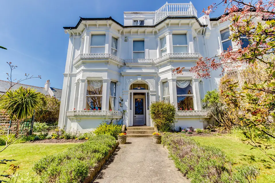Knight & Knoxley 360° virtual tour